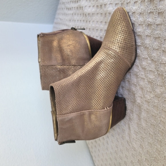 Gold Ankle Boots with Chunky Heel and back zipper Design - Picture 3 of 9